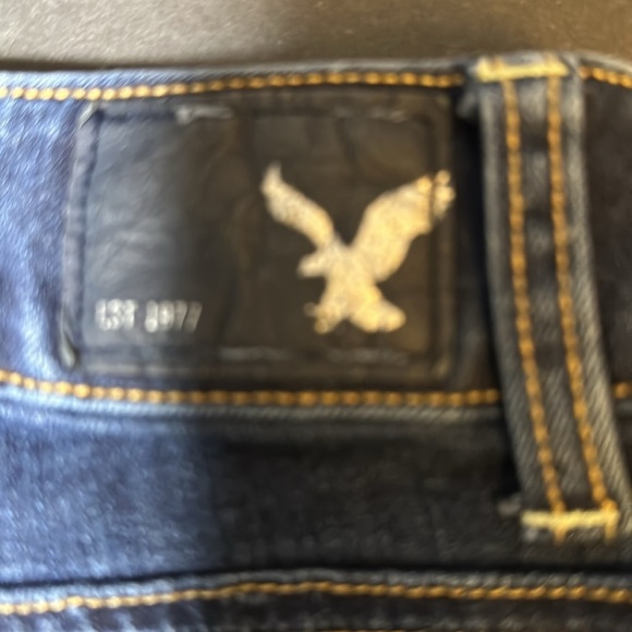 American Eagle Outfitters Women's Blue Denim Shorts size 4 (BLack Button) - Picture 8 of 12